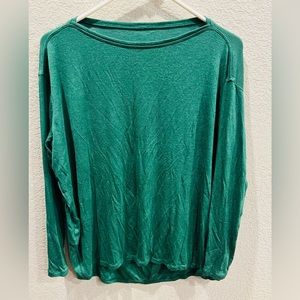 Lululemon green long sleeve knit top size 10 seemed back shorter in front